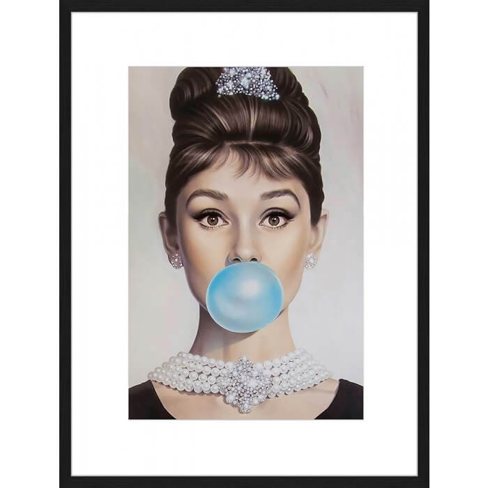 Wandbild Audrey Hepburn with Bubblegum 60x80cm