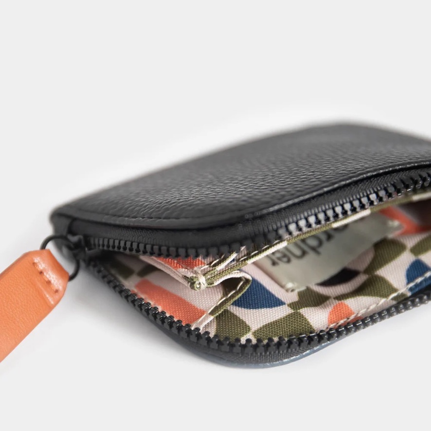 25B1646F-C9BD-413C-BBA0-003AE154E052_1_105_c