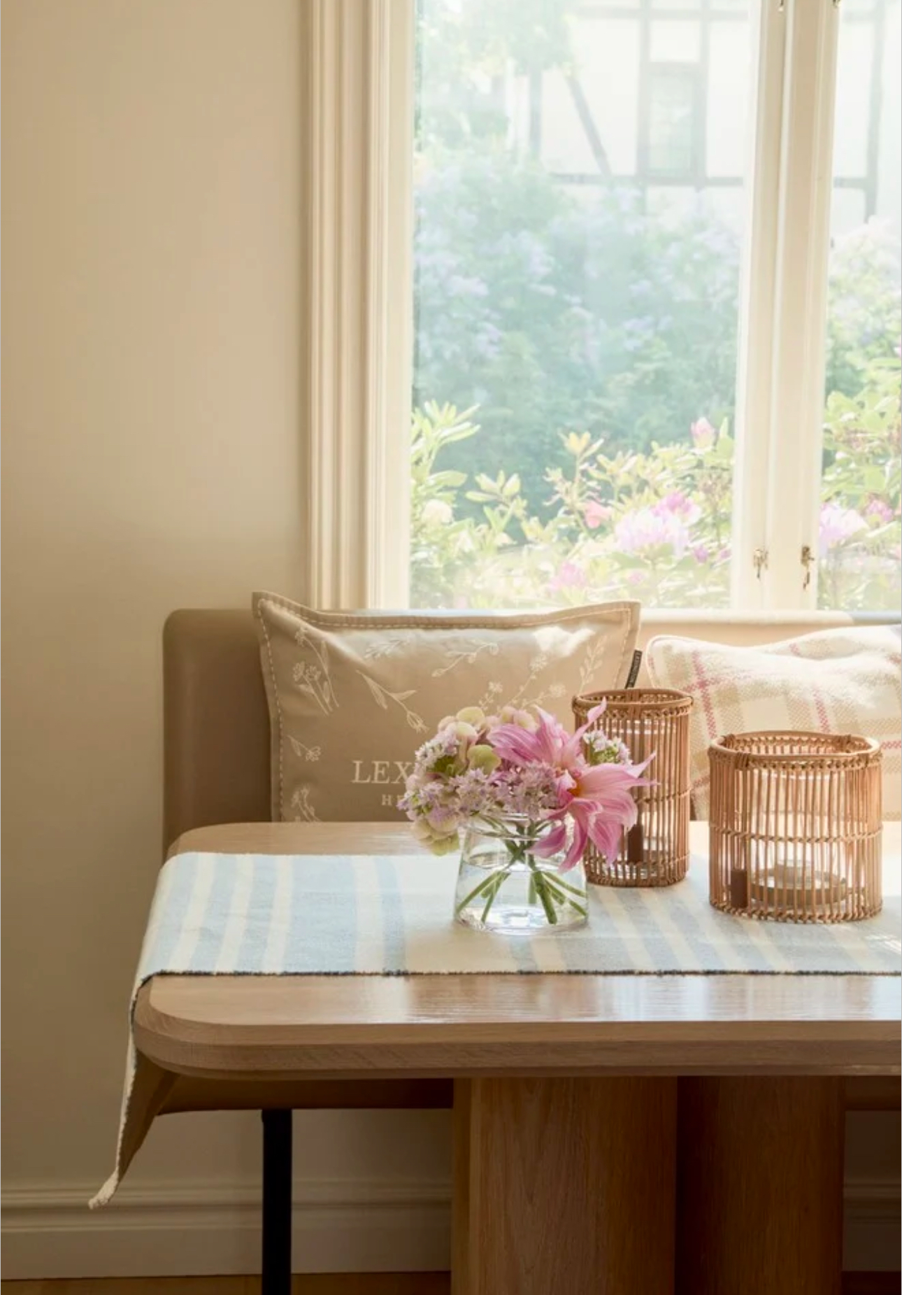 2AA0ECBC-BC19-4B96-8F0C-23E0C7C213A6_1_201_a